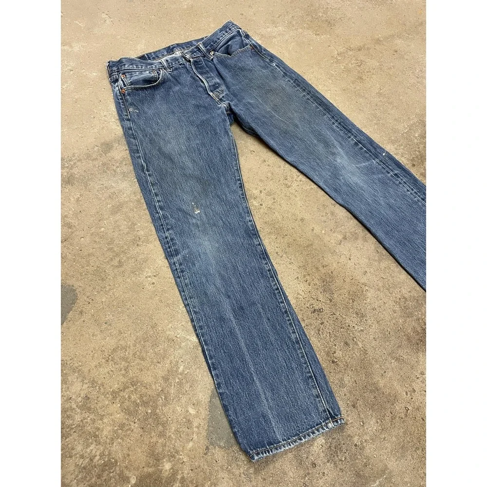 Levis 501 Jeans Mens 33x32 Medium‎ Wash Blue Straight Leg Button Fly Distressed